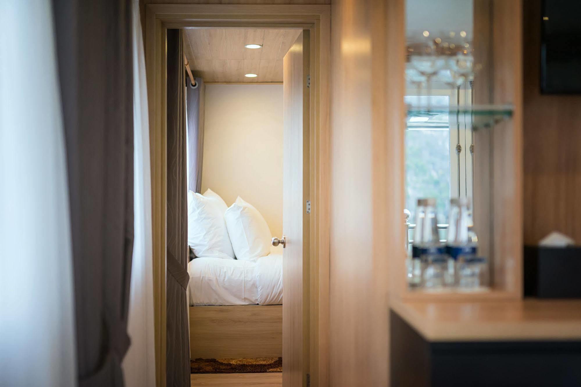 La Vela Premium Cruise - Managed By Paradise Cruises ハロン エクステリア 写真